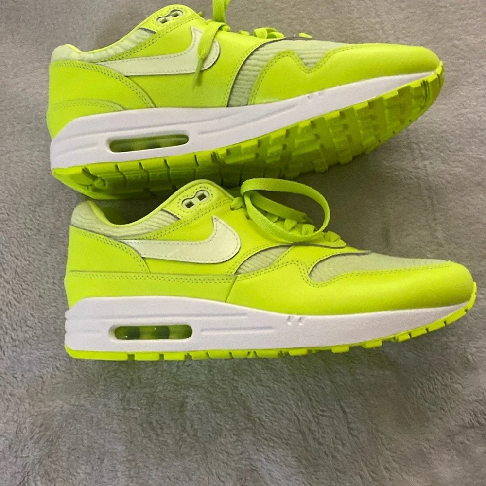Nike Air Max 1 PRM
Volt Low Topography Shoes, Mens Sz 8 - Picture 4 of 8